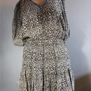 Velvet by Graham & Spencer chetah print 1/2 sleeve mini dress size S